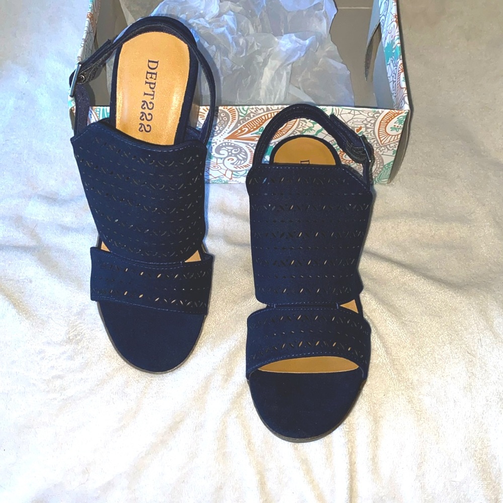 NIB, Size 8, Dept 22 Dark Blue, Heeled Sandals, never worn
